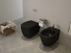 Viidako – Paskii Toiletpot – Mat Zwart – Design - Rimless – INCLUSIEF Softclose Zitting – Quick Release - Hangend/zwevend Toilet 18 Viidako – Paskii Toiletpot – Mat Zwart – Design - Rimless – INCLUSIEF Softclose Zitting – Quick Release - Hangend/zwevend Toilet -Badkamer Wijs 1200x899 25