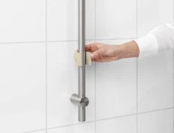 Brabantia ReNew Doucherek - Zonder Boren - Soft Beige 28 Brabantia ReNew Doucherek - Zonder Boren - Soft Beige -Badkamer Wijs 1200x916 3