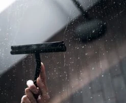 Douchewisser Zwart Met Ophangsysteem- Badkamer Accessoires- Raamwisser- Trekker Douche- Silicone- 21cm X 16cm 20 Douchewisser Zwart Met Ophangsysteem- Badkamer Accessoires- Raamwisser- Trekker Douche- Silicone- 21cm X 16cm -Badkamer Wijs 1200x987 1