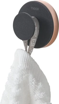 Tiger Urban - Handdoekhaak - 2 Stuks - Zwart - ø 5 Cm - Inclusief 4 Decorringen - Zelfklevend -Badkamer Wijs 685x1200 1