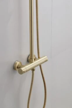 Wesseling & Bos Doucheset - Regendouche Mat Goud Geborsteld - Doucheset Met Thermostaatkraan - Atlanta 29 Wesseling & Bos Doucheset - Regendouche Mat Goud Geborsteld - Doucheset Met Thermostaatkraan - Atlanta -Badkamer Wijs 798x1200 4