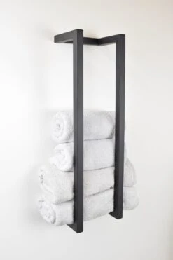 LOFT42 Wandhanddoekenrek Small - Zwart - Metaal - 67x20x15 13 LOFT42 Wandhanddoekenrek Small - Zwart - Metaal - 67x20x15 -Badkamer Wijs 799x1200 5