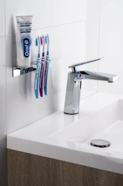 Sagittarius One 40S1 Tandenborstelhouder Chroom | Opzetborstelhouder Zonder Boren | Verchroomd Roestvrij Staal Tandenborstelhouder Hangend | Passend Voor Alle Grote Merken 13 Sagittarius One 40S1 Tandenborstelhouder Chroom | Opzetborstelhouder Zonder Boren | Verchroomd Roestvrij Staal Tandenborstelhouder Hangend | Passend Voor Alle Grote Merken -Badkamer Wijs 800x1200 27