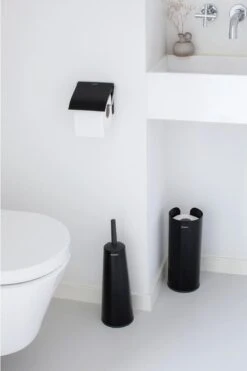 Brabantia ReNew Toiletaccessoires - 3-delig - Matt Black 8 Brabantia ReNew Toiletaccessoires - 3-delig - Matt Black -Badkamer Wijs 800x1200 3