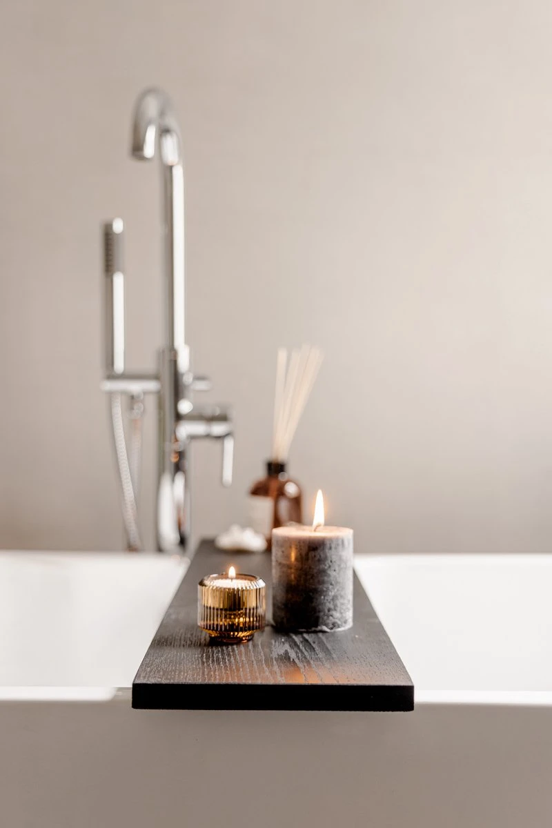 Luxe Badplank Zwart 85 Cm - Badplank Voor In Bad - Eiken Hout - Sterk En Duurzaam Materiaal - Massief Eikenhout - Badrek Zwart 6 Luxe Badplank Zwart 85 Cm - Badplank Voor In Bad - Eiken Hout - Sterk En Duurzaam Materiaal - Massief Eikenhout - Badrek Zwart - Afbeelding 4