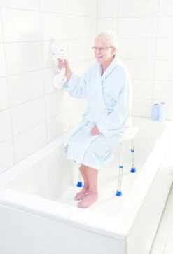 VITILITY Quick Mobile Rail - Wandbeugel Met Zuignappen - Zonder Boren - 40 Cm - Wit - Veiligheidsgreep 19 VITILITY Quick Mobile Rail - Wandbeugel Met Zuignappen - Zonder Boren - 40 Cm - Wit - Veiligheidsgreep -Badkamer Wijs 818x1200 1