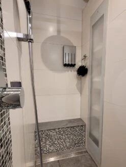 Aquathof, Zeepdispenser, RVS Kleur, 4 Kamer, 4 Reservoirs, 4x500ml, Hangend - Wandmontage -Badkamer Wijs 906x1200 5