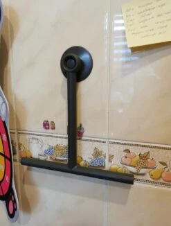 Douche Wisser Met Zuignap - Zwart - Raam Wisser - Raam Trekker - Badkamer Trekker - Badkamer Wisser -Badkamer Wijs 910x1200 2