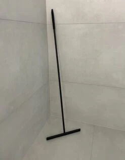 Vloerwisser - RVS - Vloertrekker Met Steel - Badkamer - Douchewisser Zwart - Douchetrekker 19 Vloerwisser - RVS - Vloertrekker Met Steel - Badkamer - Douchewisser Zwart - Douchetrekker -Badkamer Wijs 938x1200