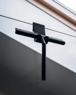 Douchewisser Zwart Met Ophangsysteem- Badkamer Accessoires- Raamwisser- Trekker Douche- Silicone- 21cm X 16cm 19 Douchewisser Zwart Met Ophangsysteem- Badkamer Accessoires- Raamwisser- Trekker Douche- Silicone- 21cm X 16cm -Badkamer Wijs 959x1200 1