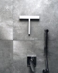 Douchewisser Wit Met Magneetstrip - Badkamer Accessoires - Raamwisser - Trekker Douche - Silicone - 21cm X 20cm 15 Douchewisser Wit Met Magneetstrip - Badkamer Accessoires - Raamwisser - Trekker Douche - Silicone - 21cm X 20cm -Badkamer Wijs 960x1200 14